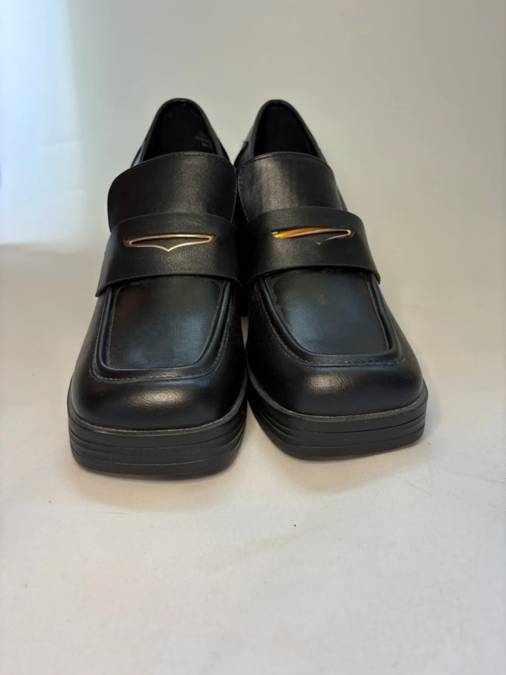 Rouge Helium Black Platform Loafer Pumps with Gold‎ Accent Size 10